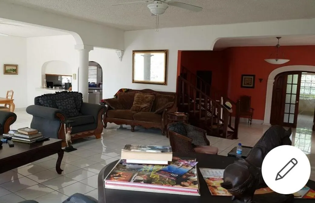 Mangowalk Manor Appartement Montego Bay Accommodatie bij particulieren
